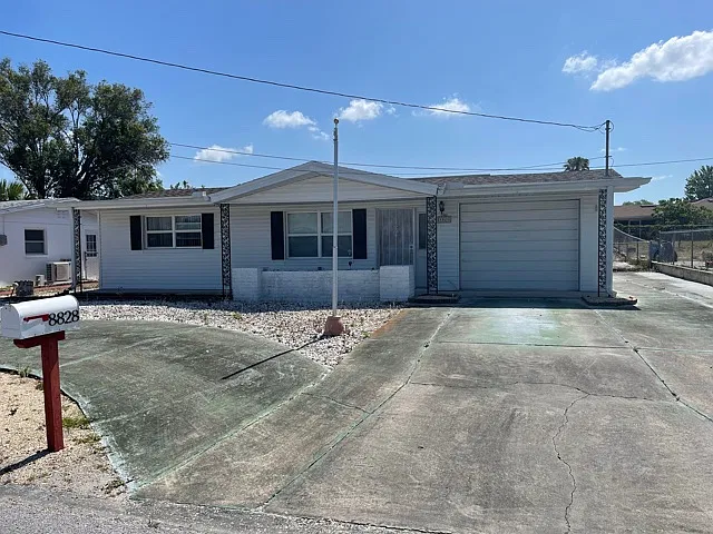 3 bed, 876 sqft, $1,495 — Photo 1