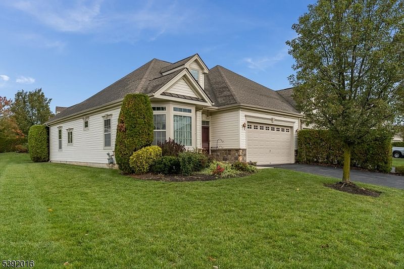 1st image of 23 Dinah Dr