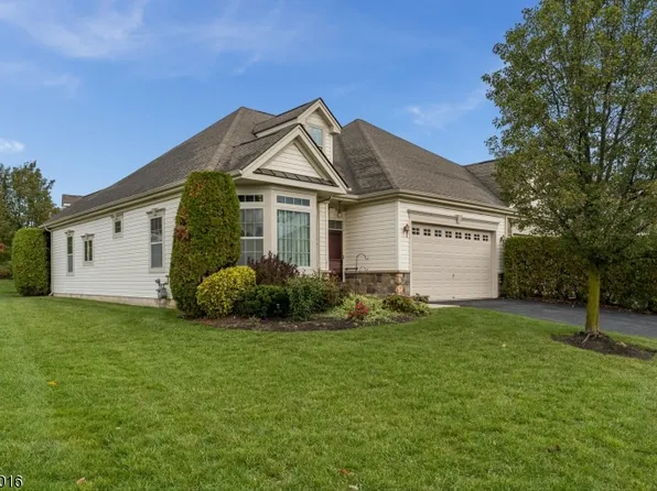 23 Dinah Dr, Lopatcong Twp., NJ 08865