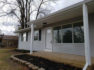 253 E Skyline Dr, Ballwin, MO