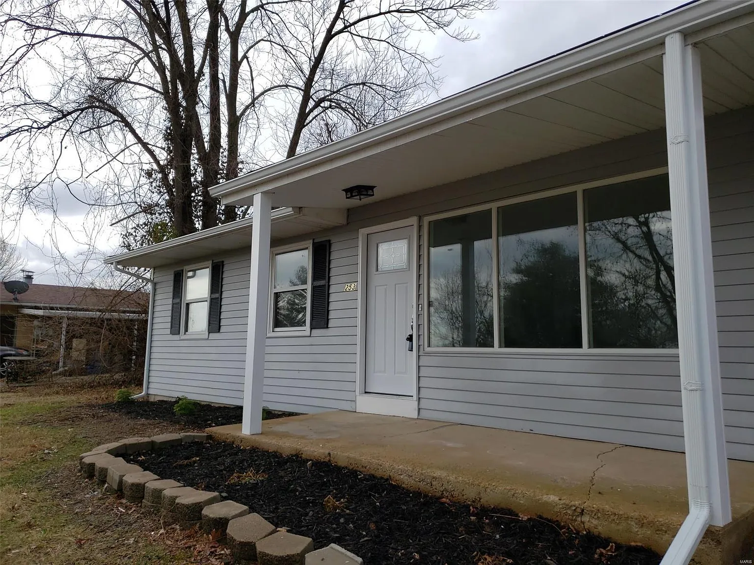 253 E Skyline Dr photo 1