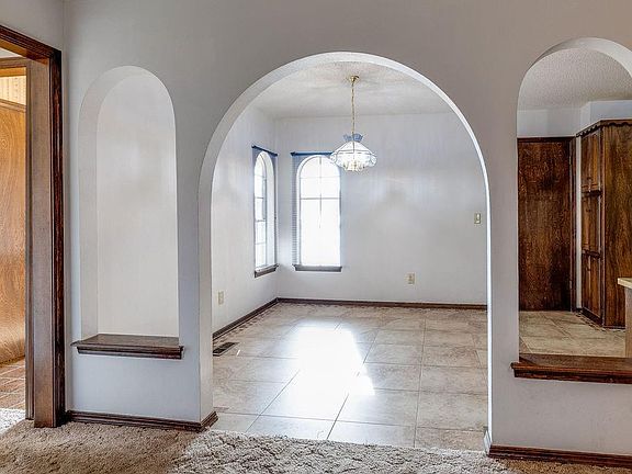 3rd image of 209 W Grand Teton Ct
