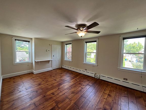 4th image of 533 Barclay Ave Floor 2