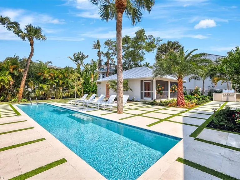 67 8th Ave S — Photo 28