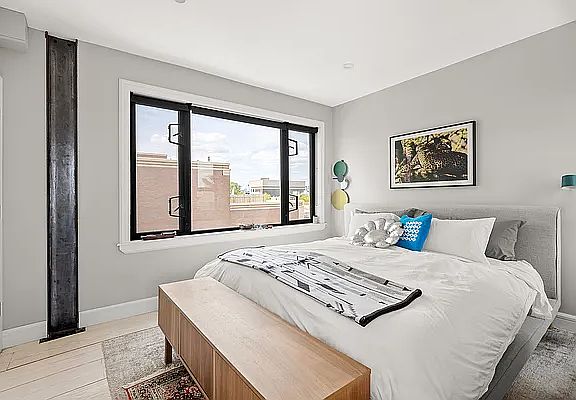 5th image of 180 Richards St #2