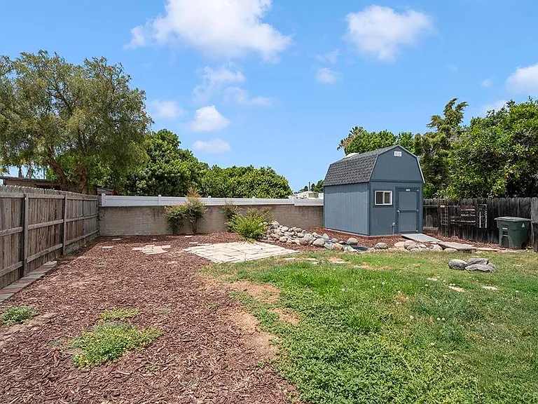 586 Del Mar Ave — Photo 40