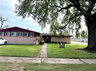 9202 Sunnywood Dr, Houston, TX 77088