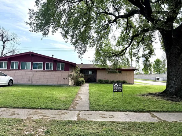 9202 Sunnywood Dr, Houston, TX 77088