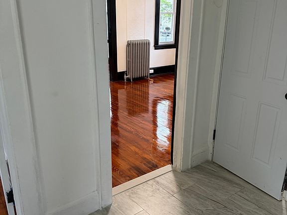 5th image of 90 Bedford St Floor 1