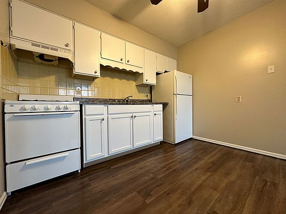 5th image of 601 Bradley Dr Unit C4