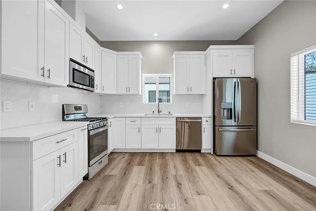 2 bed, 853 sqft, $3,500 — Photo 3