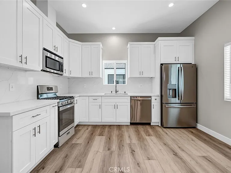 9998 1/2 Louise Ave — Photo 3