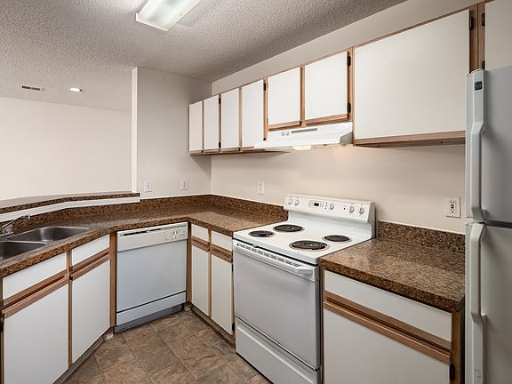 5th image of 2770 Skyview Dr #913
