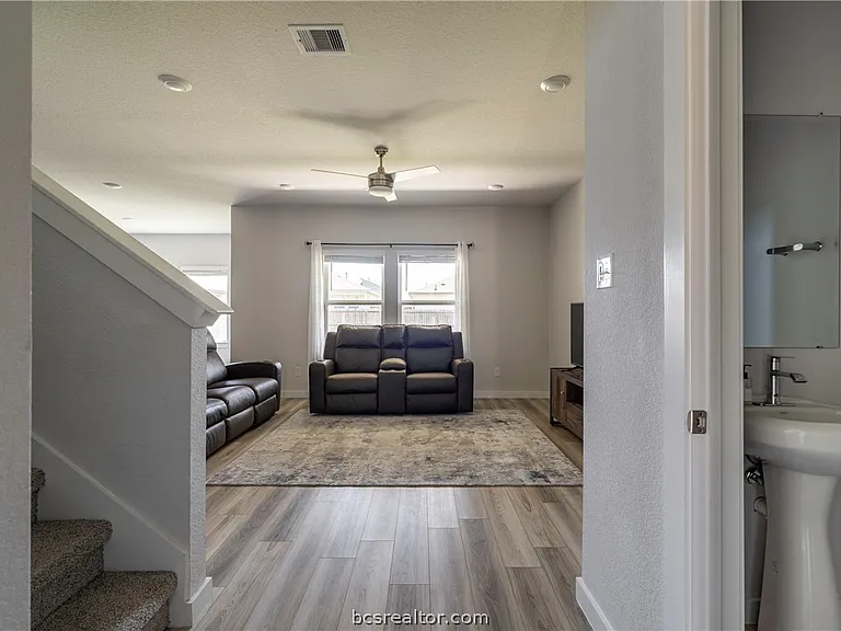 956 Lady Bird Ln — Photo 5