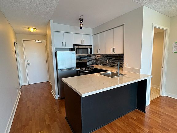 2nd image of 38 Lee Centre Dr #1502