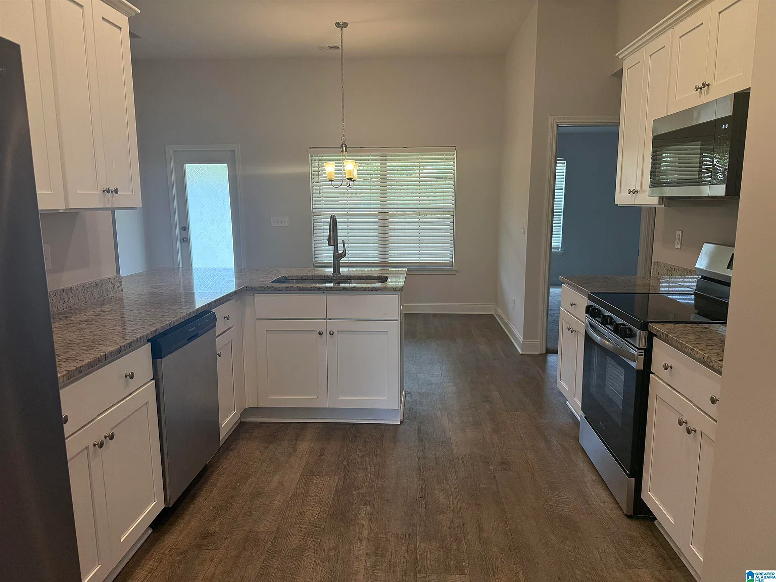 4 bed, 2.0 bath, 2165 sqft, $2,700 — Photo 4