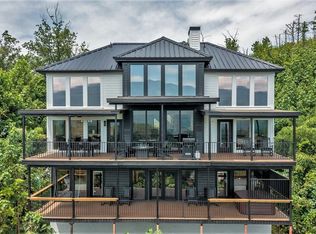 937 Wiley Oakley Dr, Gatlinburg, TN 37738