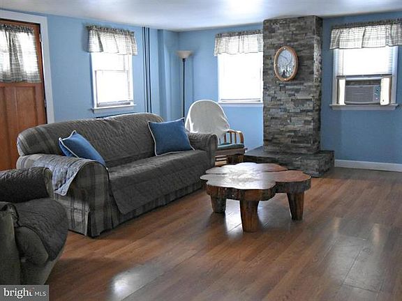 2nd image of 130 Manor Ave