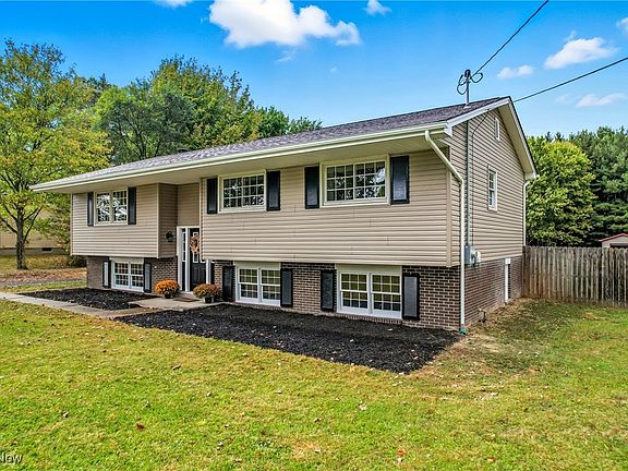 3rd image of 3149 N Pleasant Dr