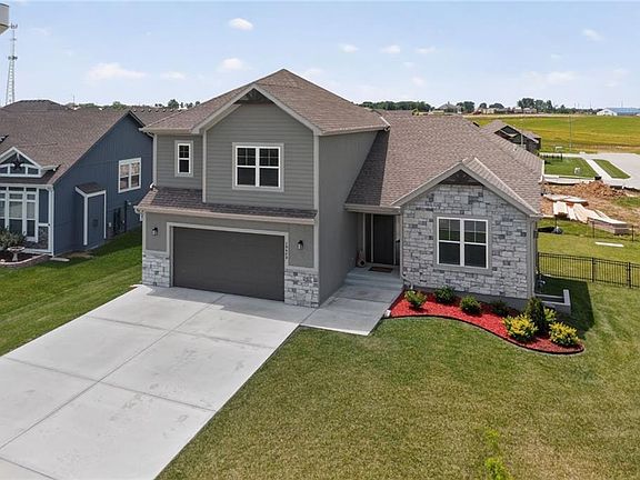 3rd image of 15623 Lakeside Dr