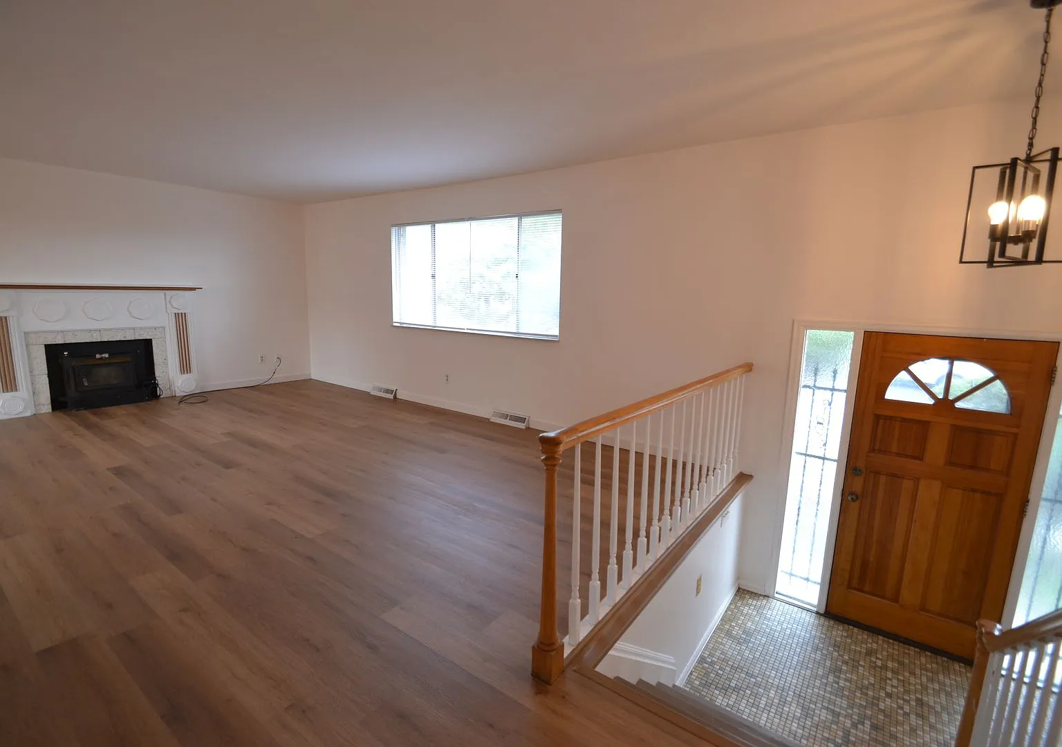 Available Now! 3 Bedroom plus Office, 3 Bathroom - Great Mountain View! — Photo 3