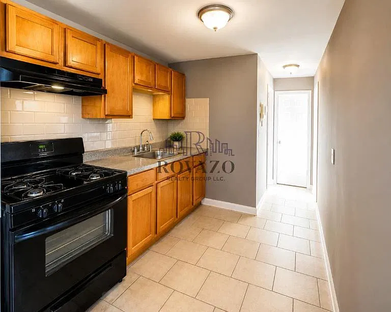 104 Montclair Ave #11AA