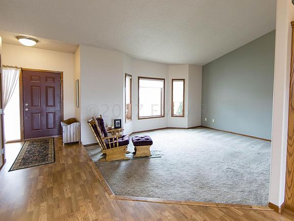 4th image of 528 Prescott Pl