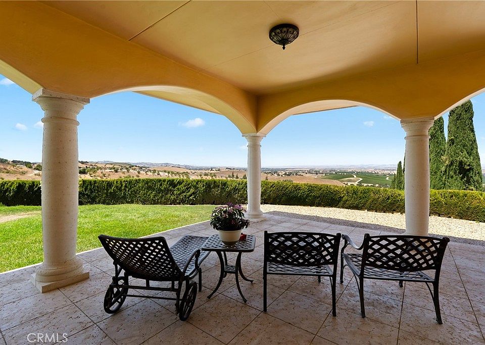 1st image of 725 Spring Creek Way