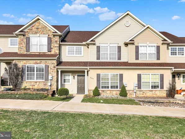 204 Silk Dr, West Reading, PA 19611