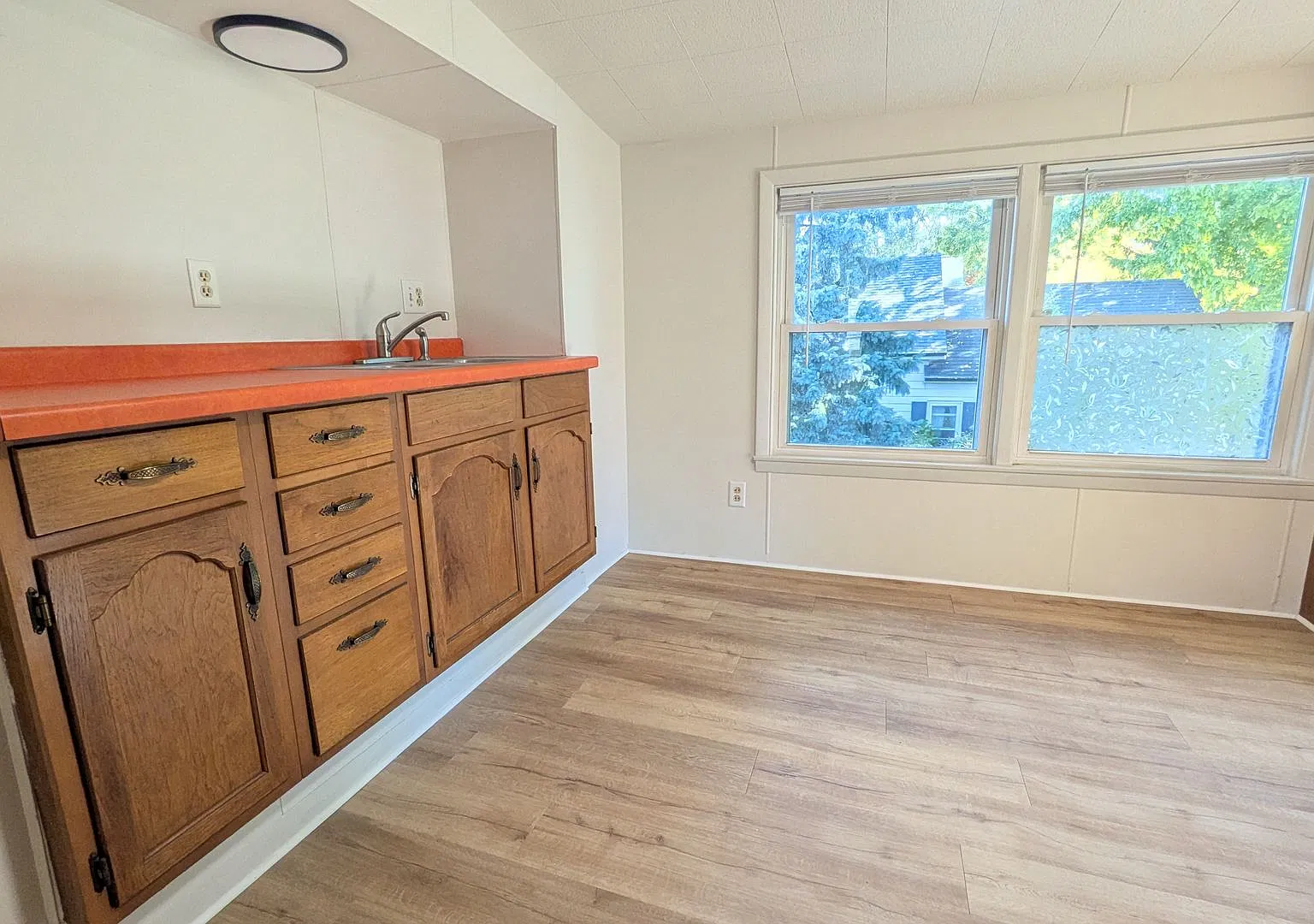 905 Harney Ave. — Photo 3