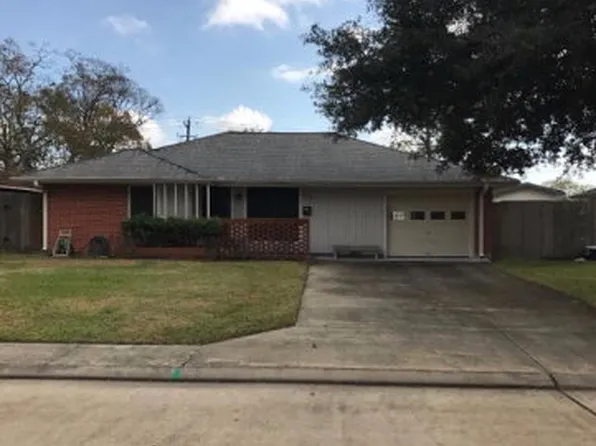 123 S Yaupon St, Lake Jackson, TX 77566