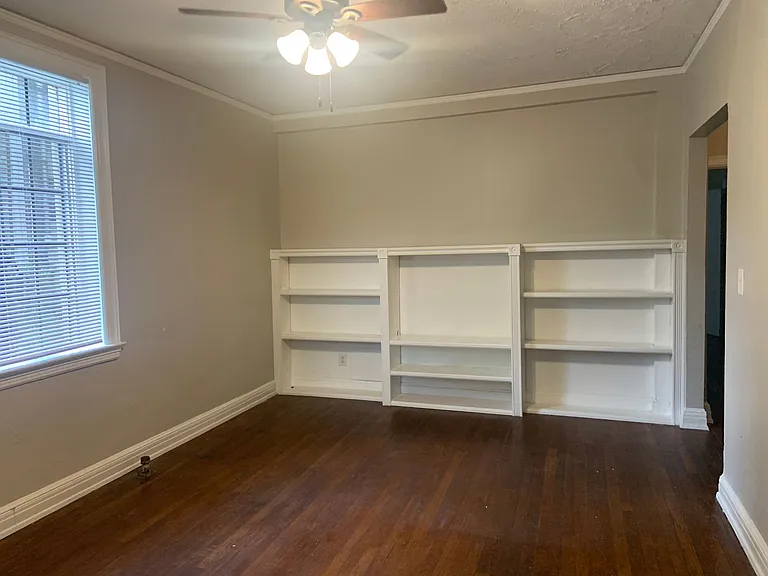 Winburn Court Apartments — Photo 15