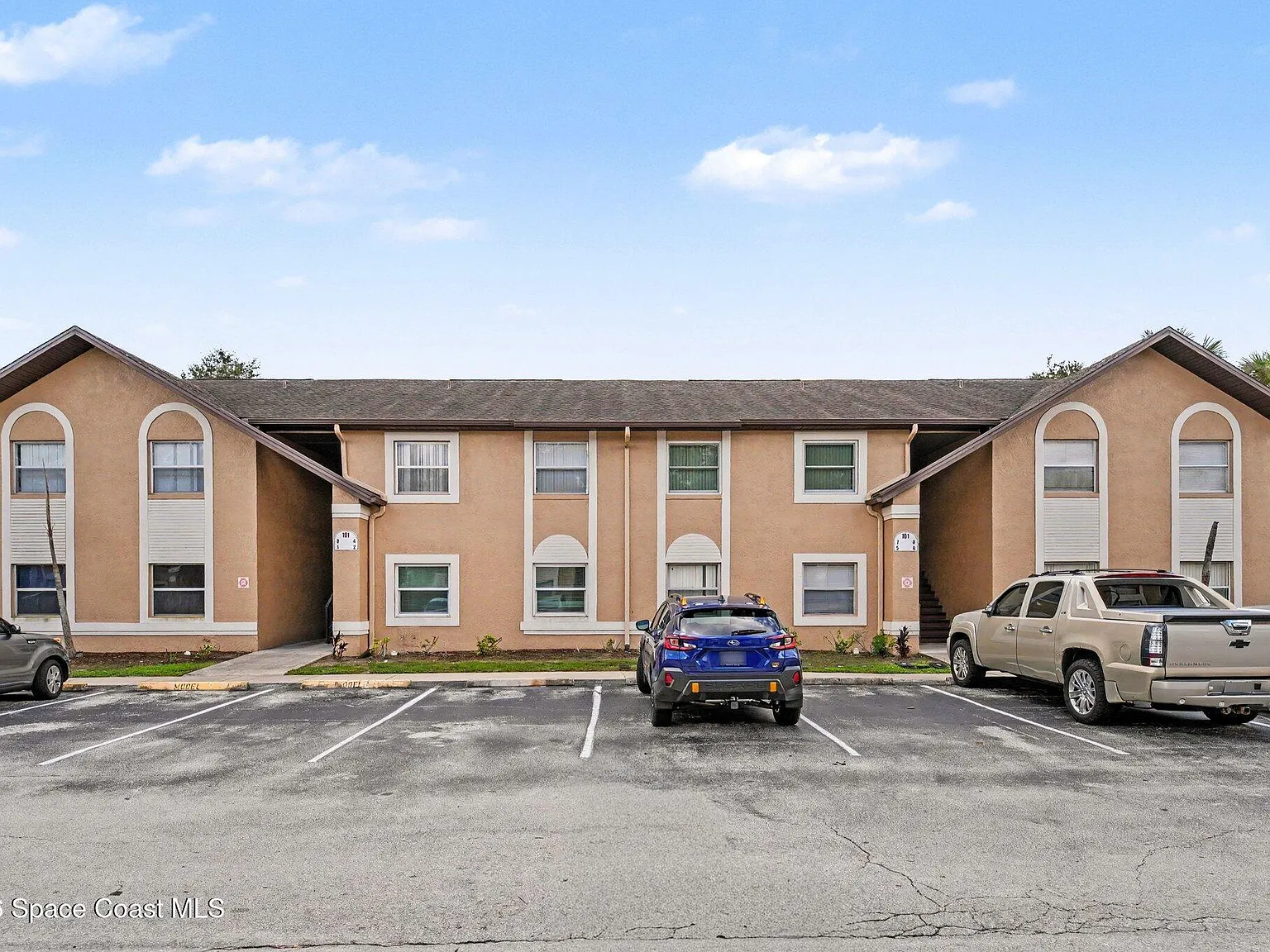 2 bed, 2.0 bath, 1037 sqft, $1,695 — Photo 2