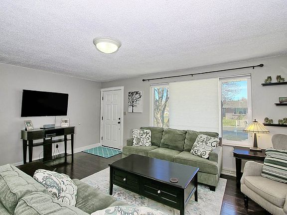 5th image of 623 Panorama Dr