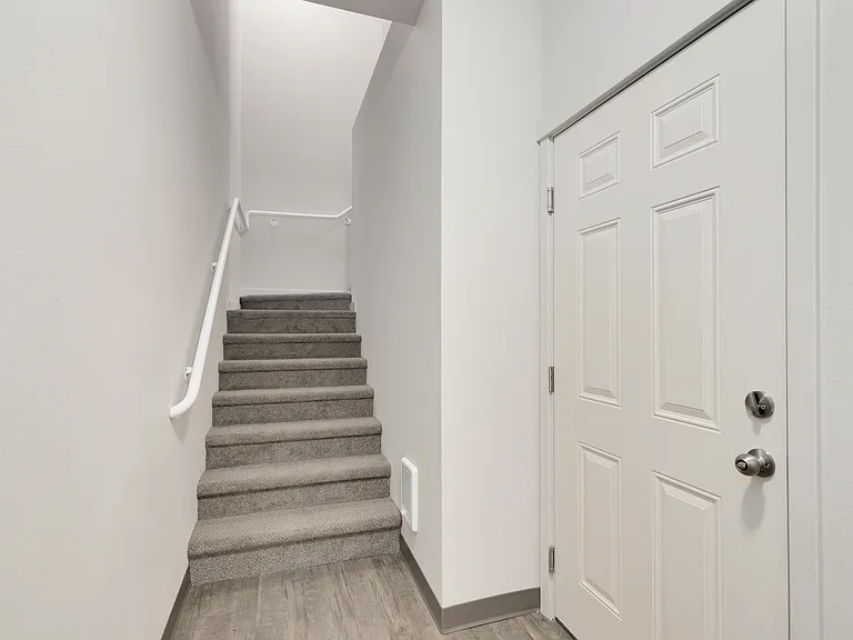 Crown Pointe Apartments — Photo 17