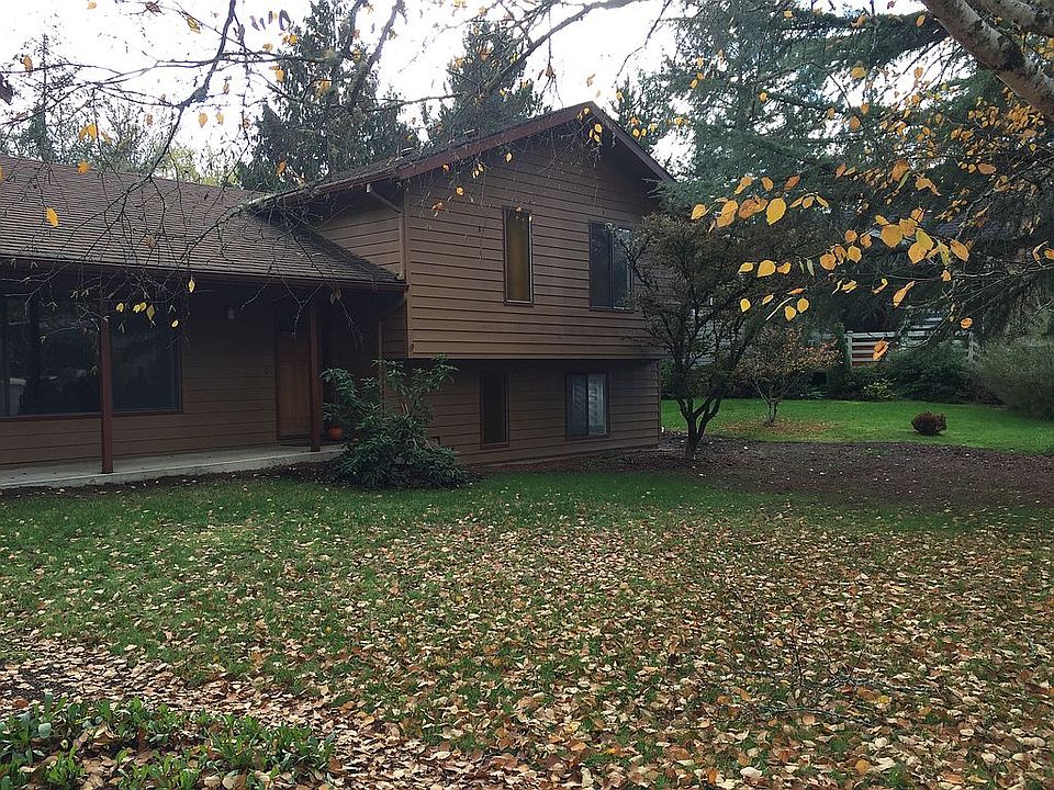 Large lot, modern home