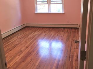 61-15 218th St #1, Oakland Gardens, NY 11364