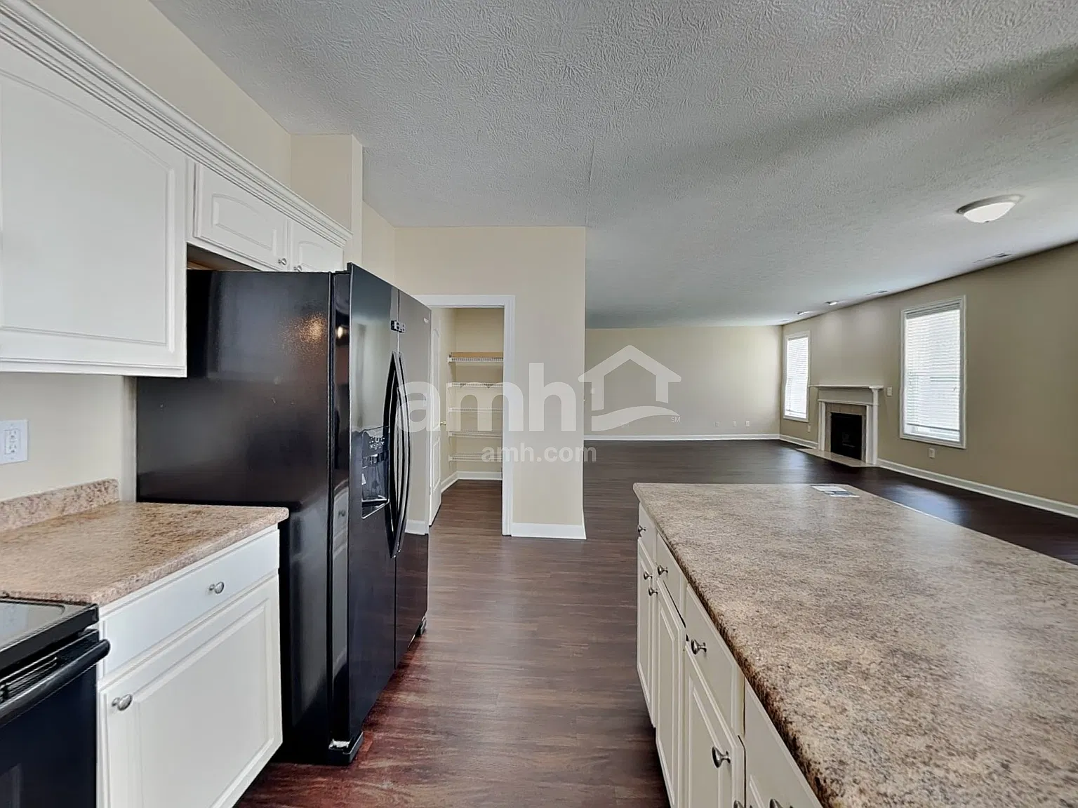 3 bed, 2.5 bath, 2496 sqft, $2,255 — Photo 4