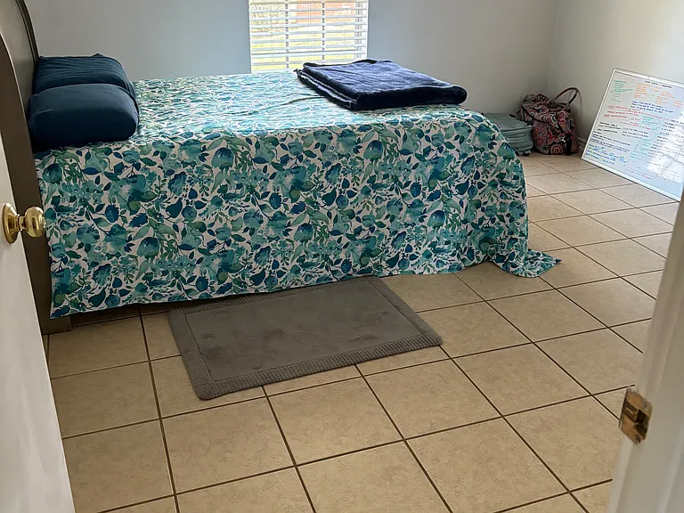 901 Roaring Springs Rd — Photo 1