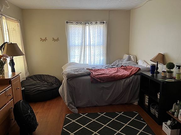 4th image of 8 Mead Dr