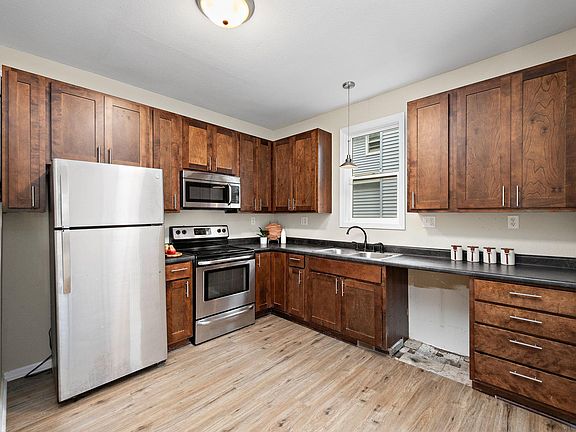 2nd image of 644 Arundel St