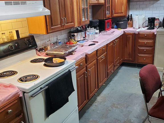 5th image of 301 Troy St #5