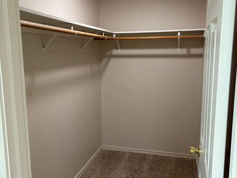 1 Bedroom Unit with Detached Garage in Prineville — Photo 7