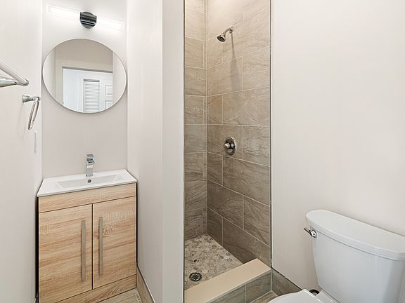 5th image of 5217 1/2 Warren St #4