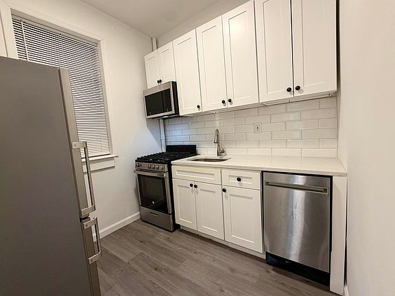 5th image of 712 9th Ave APT 2B