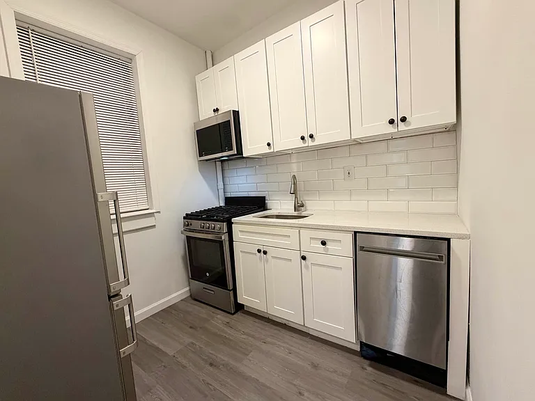 712 9th Ave #2B — Photo 5