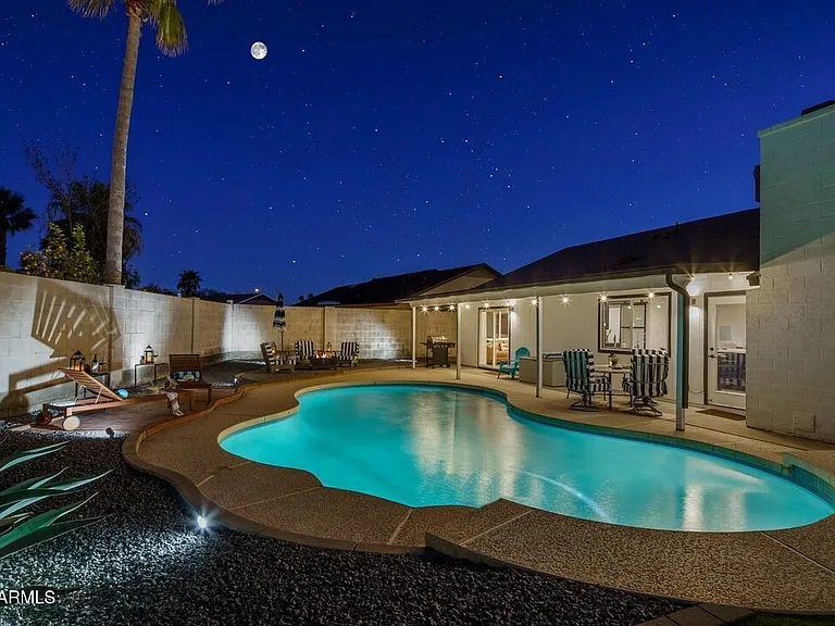 4526 E Paradise Ln — Photo 6
