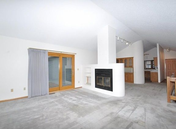 2nd image of 5928 Aspen Cir #10