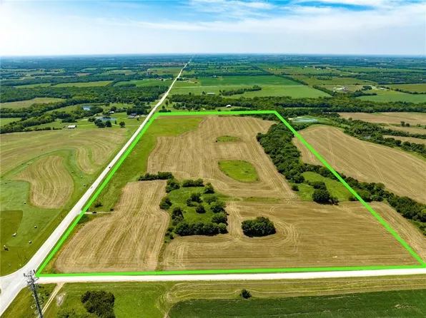1592 N 300th Rd, Baldwin City, KS 66006