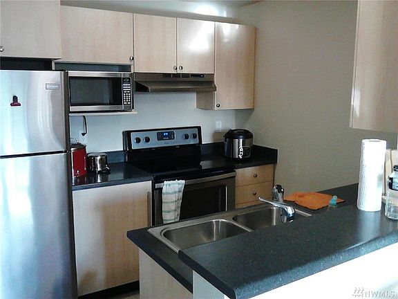 4th image of 10605 SE 261st Pl APT D202